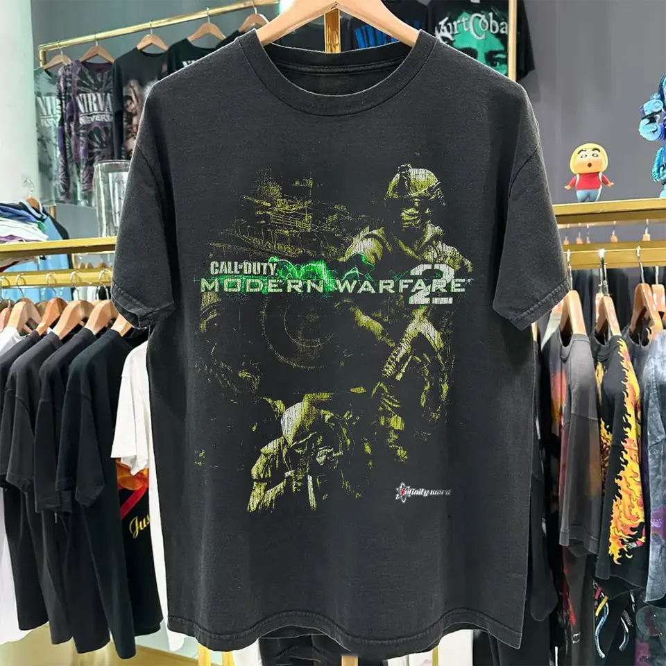 Call of Duty Modern Warfare 2 Gaming Vintage T-Shirt, Soldier Tactical Combat Scene Graphic Tee, Retro Military Shooter Game Streetwear Comfort, COD MW2 Infinity Ward Shirt, Video Game Fan Gift
