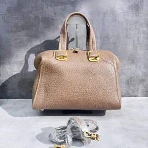 Pre-owned FENDI Leather Shoulder Bags 7.8'' R3879 Shoulder Bag C1896587667 0402 T1 Qiqi