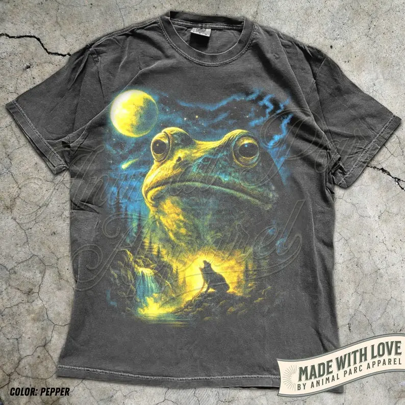 Comfort Colors Frog Howling to the Moon T-Shirt, 90s Full Moon Animals Graphic Tee, Retro Nature Lover Gift, Cottagecore Forest Pond Life Frogs Shirt