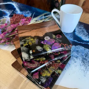 Set of 4 Coasters with Real Flowers, Decorative Floral Design, Ideal for Tableware Use