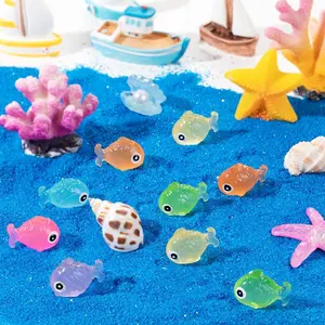 10/30/50Pcs Mini Resin Luminous Fish Glow in The Dark Tiny Figures Luminous Mini Fairy Garden DIY Birthday Party Ornament Accessories Charms Party Favors Decorative Statues