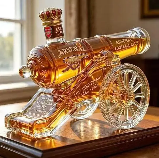 Vintage Cannon-Shaped Decanter – Premium Clear Glass Whiskey Bottle – Collectible, Decorative Gift – High-End Bar Decor – Ideal for Soccer Fans
