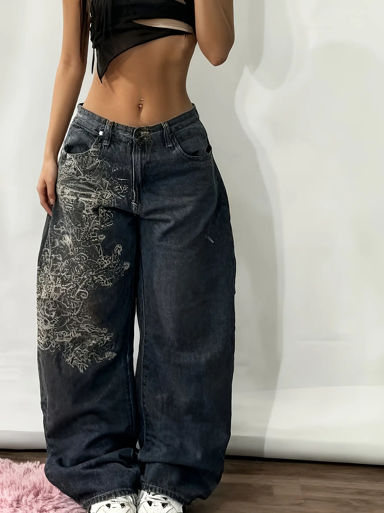 Vintage Black Washed Wide‑Leg Denim Jeans for Women, High‑Waist Oversized Baggy Fit, Unique Side Lace‑Pattern Graphic Print, Fashion Y2K Goth Dark‑Aesthetic Street‑Wear Pants Suitable for Daily‑Wear and Street‑Style Photoshoots