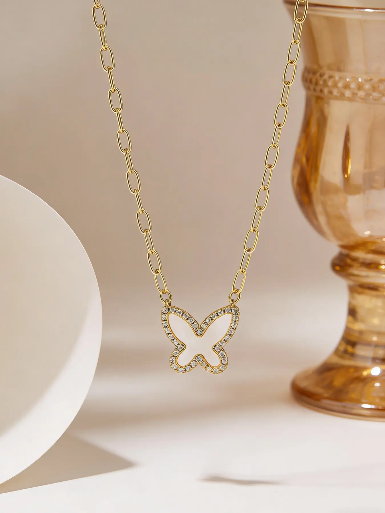 Fashionable Zircon Butterfly Shell Necklace, High-Quality Shell Butterfly Pendant, Daily Wear, Party Jewelry, Valentine's Gift