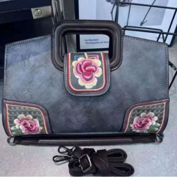 A181-Elegant White Handbag with Floral Embroidery and Adjustable Strap for Women