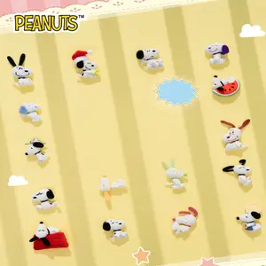 SNOOPY Plush Brooch Blind Bag – Cute Collectible Pin, Perfect Gift for Peanuts Fans, Adorable Floppy Badge for Bags, Hats & Jackets!