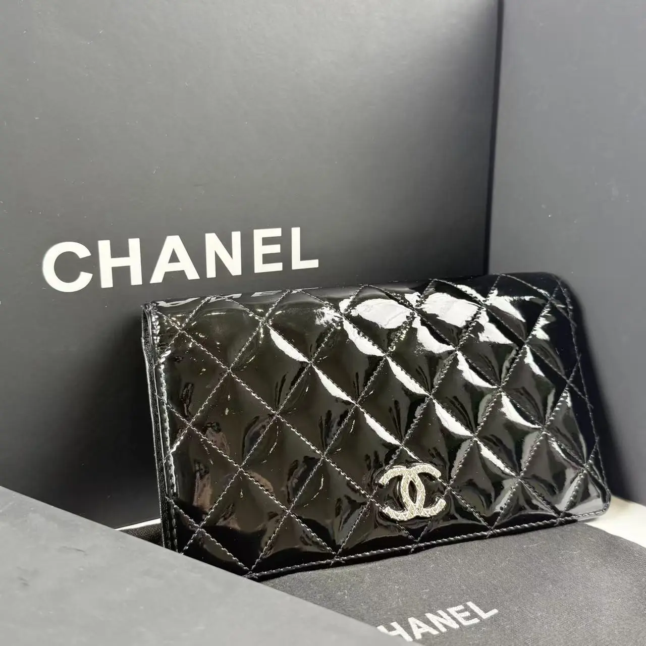 Pre-owned CHANEL Classic Quilted Patent Leather Quilted Flap Long Wallet