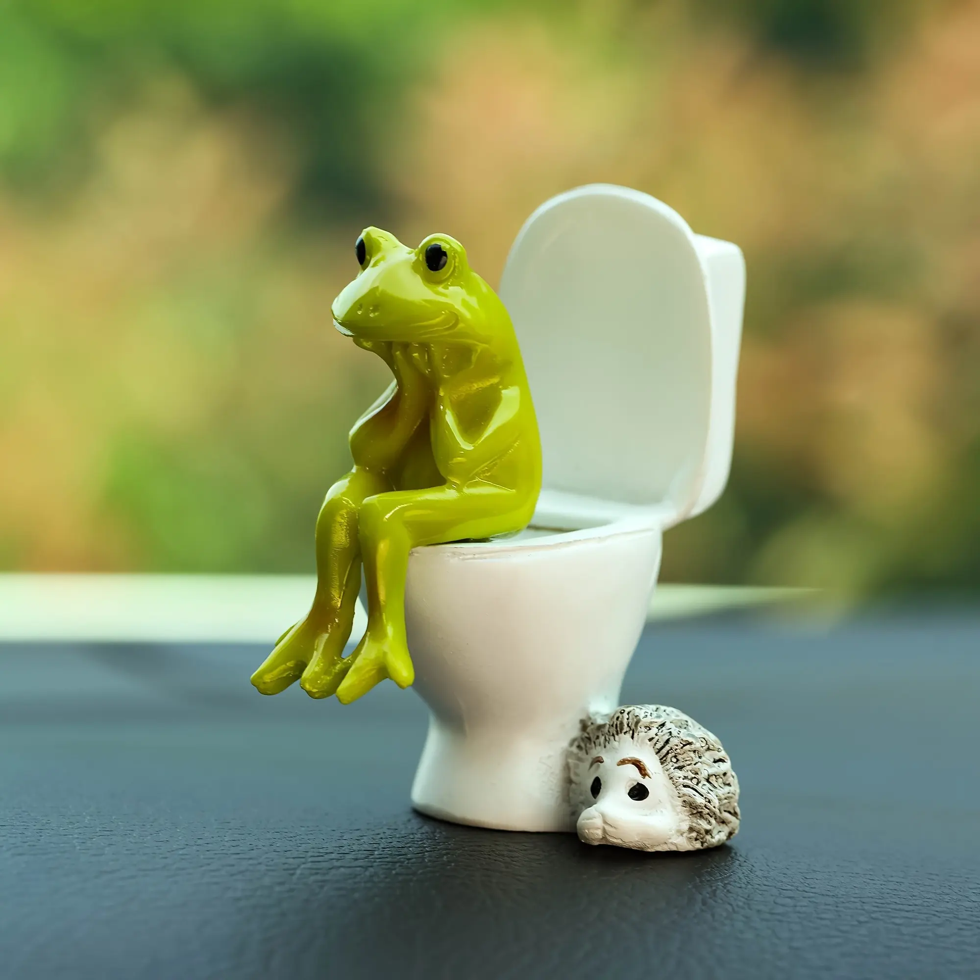 1pc Funny frog sitting on the toilet car dashboard ornament, Car Interior Decoration Accessories, office desktop decoration, Car Interior Accessory, Car Ornaments, Car Decorations