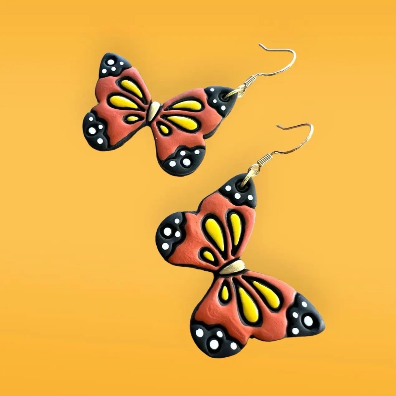 Mariposa Dangles