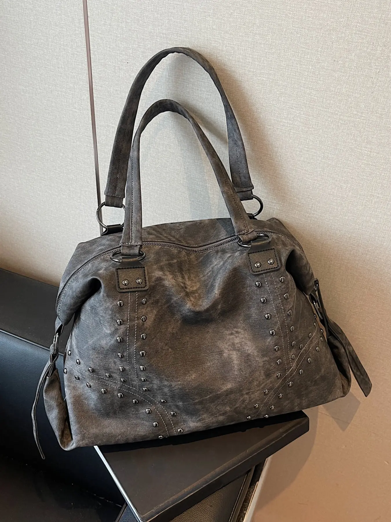 Punk retro style casual handbag, Casual commuter bag, Embellished shoulder bag, Casual bags, rivet decoration design, double handles, large capacity shoulder bag, can accommodate tablets and files, suitable for short distance travel and daily commuting