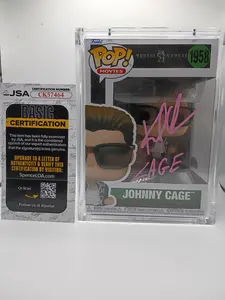 Funko Pop! Mortal Kombat II #1958 -Johnny Cage signed by Karl Urban