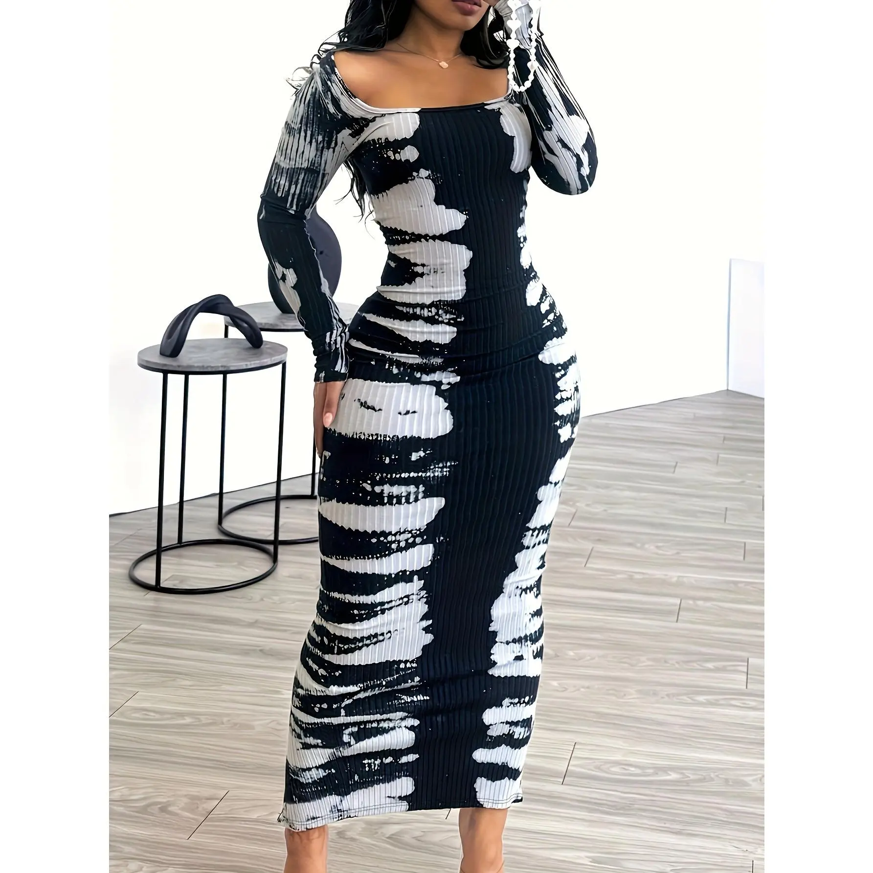 Elegant and simple mix and match printed contrasting color square neck dress