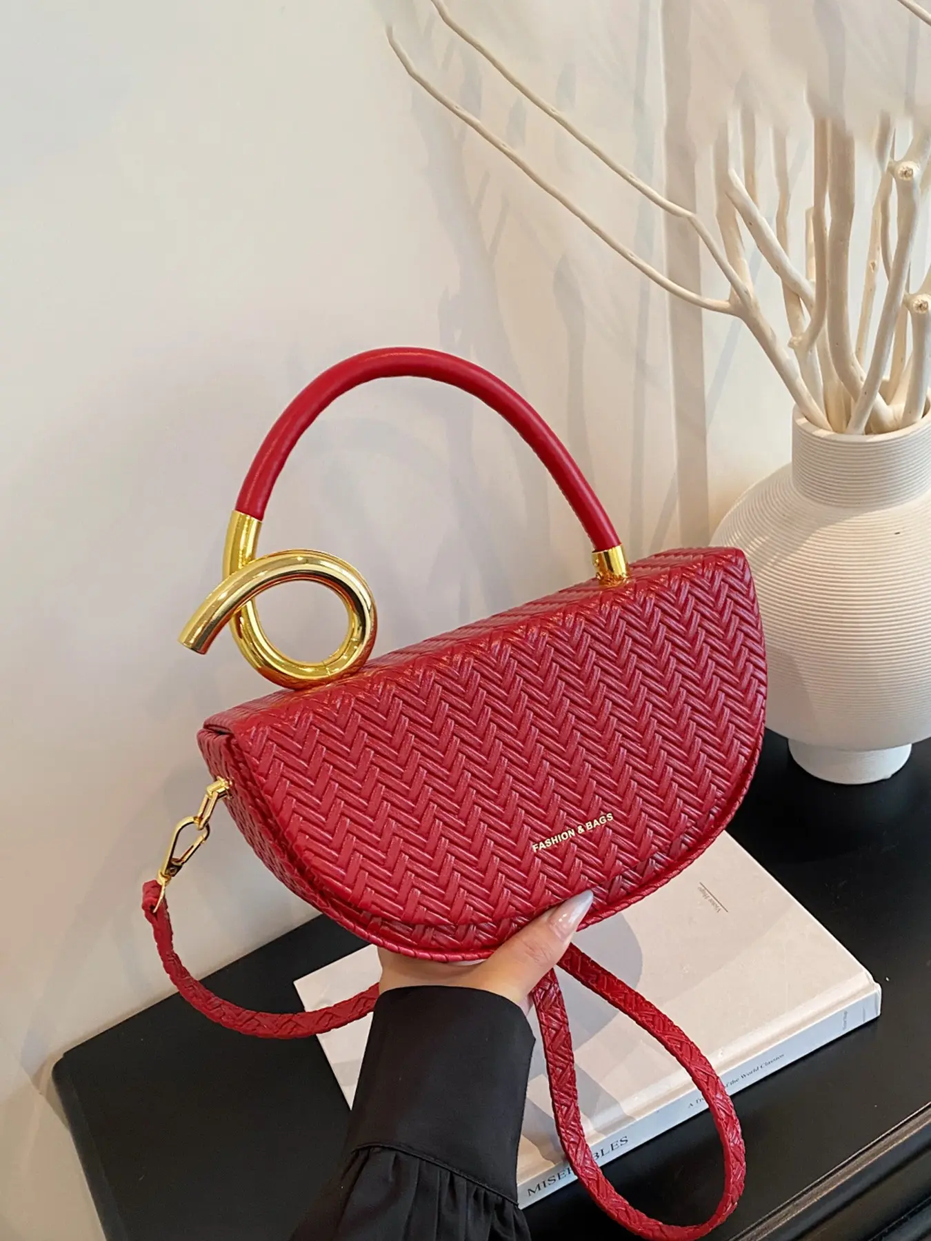 Ladies' handbags are fashionable, simple, casual, and retro, suitable for daily commuting, shopping, dating, gift giving, and versatile handbags, Hand Shoulder Bag