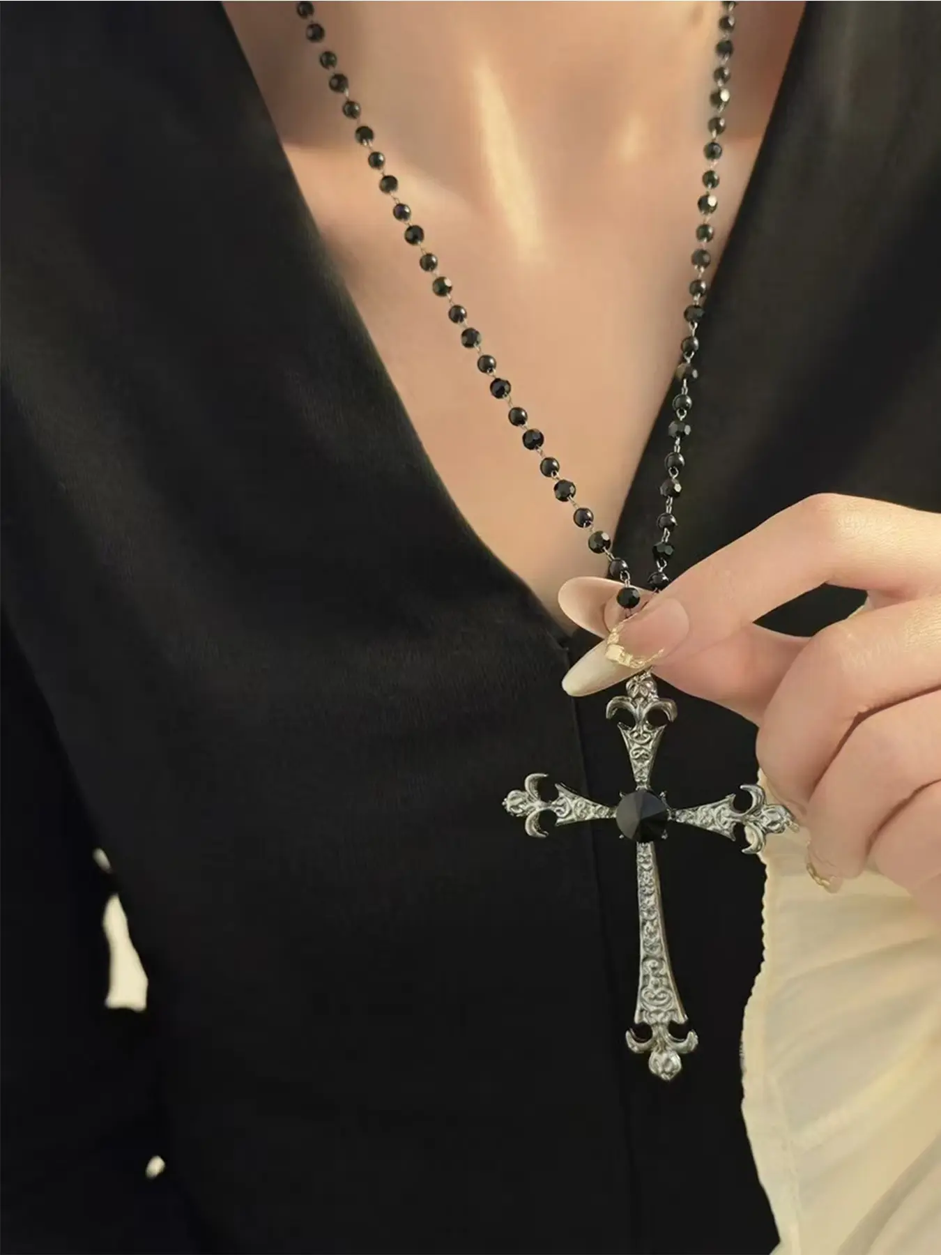 Women's Gothic Cross Alloy Necklace, Long Beaded Choker Chain Cross Chain Design, Light Luxury Cold Style Jewelry, Sweet Cool Punk Accessory, Charms Necklace