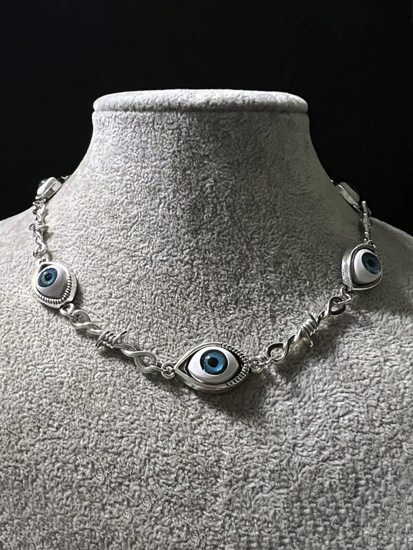 Gothic Blue Eye Necklace, Unique Eyeball Design, Thorny Punk Style, Unisex Party Jewelry, Bold Fashion Accessory for Men and Women, Statement Necklace, Eye Pendant Necklace