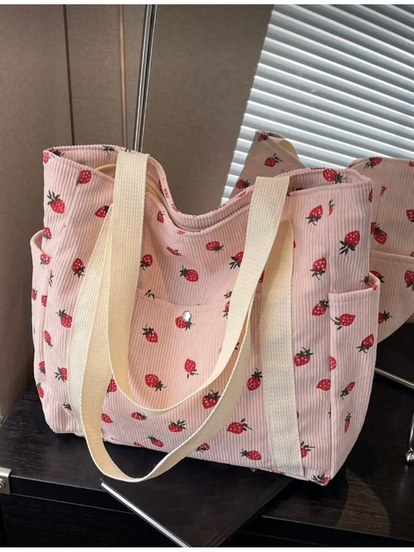 Minimalist Strawberry Print Women's Shoulder Bag Large Capacity Travel Outdoor Stylish Tote Bag Casual Multi-pocket Top Handle Tweed Handbag Lightweight Daily Shopping Crossbody Bag for Commute and Outing Sum Casual Trendy Fashion Bags