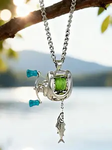 Miniature fishing reel necklace with rotating handle and movable line guide ring, spinning reel fishing gear keychain, portable spinning reel pendant with fishing reel design, perfect for fishing enthusiasts, Gift idea