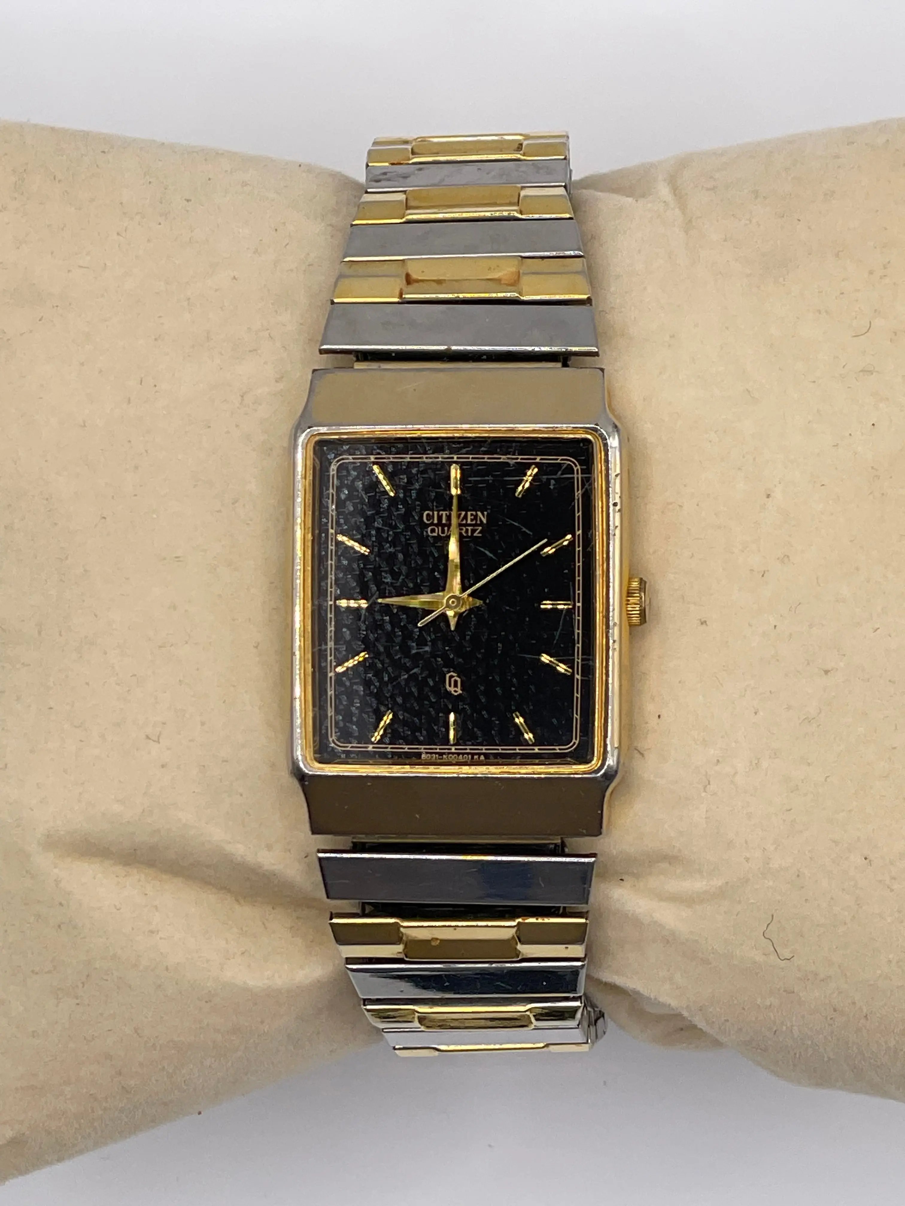 Vintage 1970s-1980s Citizen Quartz Rectangular Dress Watch – Two-Tone Bracelet – Black Dial – Ref. 6031-K00152 - Pre-Owned