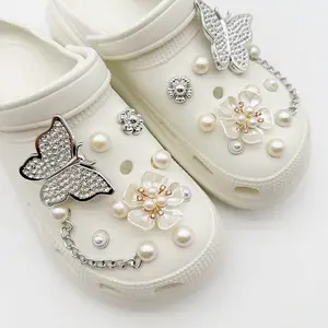 DIY Shoe Charms - 20Pcs Soft PVC & Hard Resin Cartoon Charms with 12mm Buckle for Women's Sandals Slides Slippers Xmas Birthday Party Gifts Cute Bowknot Footwear Knee Accessories