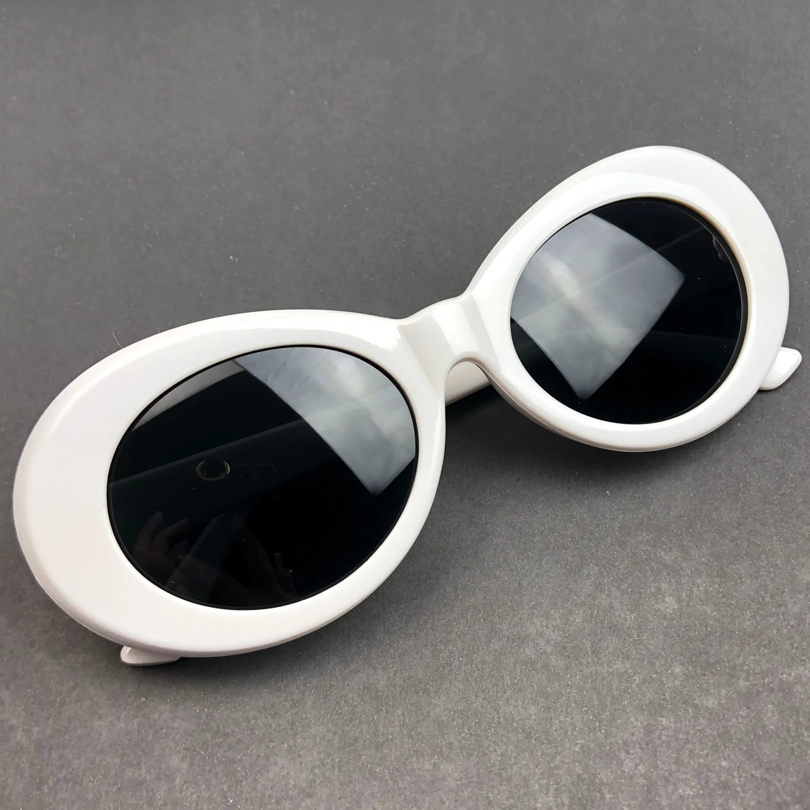 Rounded Frame White Sunglasses Retro Vintage Look Vibe Eyewear Shades