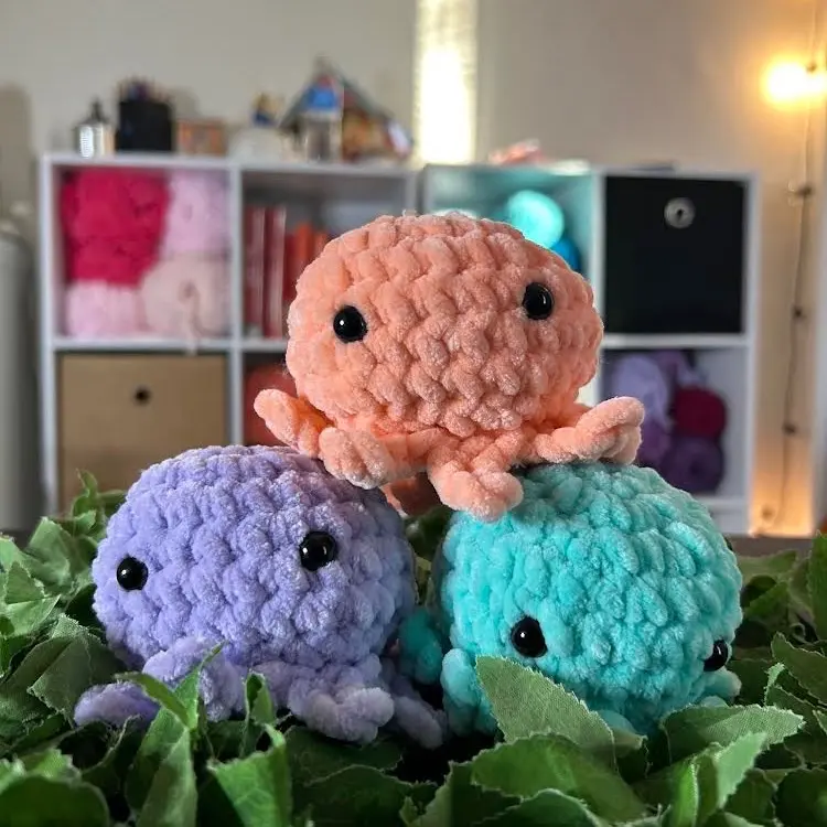 Mini Octopus - Soft Crochet Toy, Features Black Eyes and Simple Design