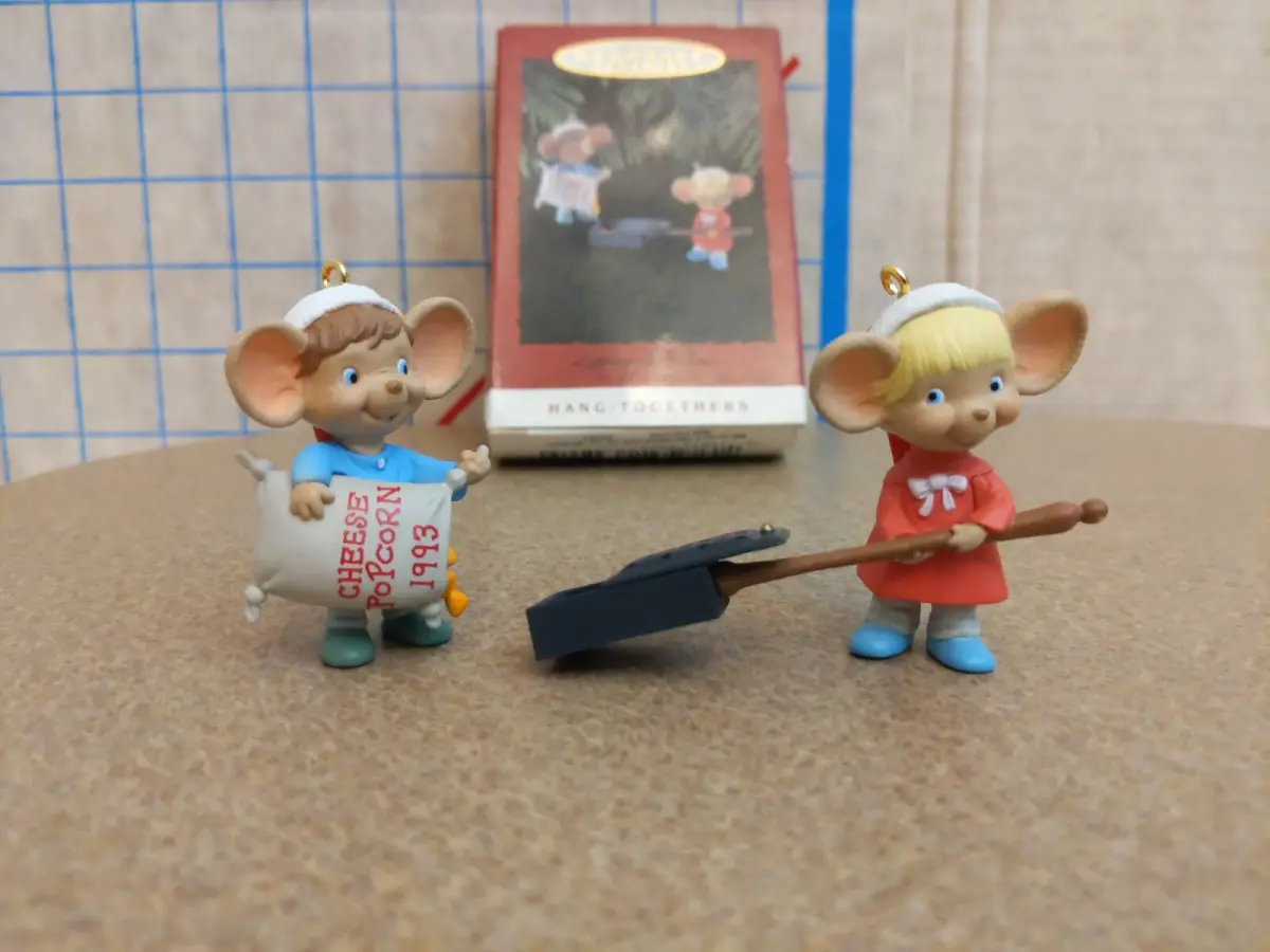 Hallmark Keepsake Ornament Popping Good Times Mice Hang Togethers