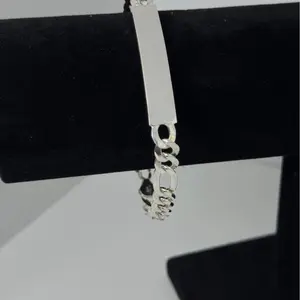 Brazalete fígaro con plaquita de plata 925 - 8 inch