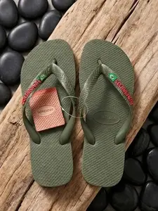 Havaianas Brazil Logo Thong Sandals