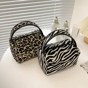 2026 New Fashion Makeup Bag Leopard Print Handbag Casual Toiletry Bag Women's Bag Portable Large Capacity Storage Bag
