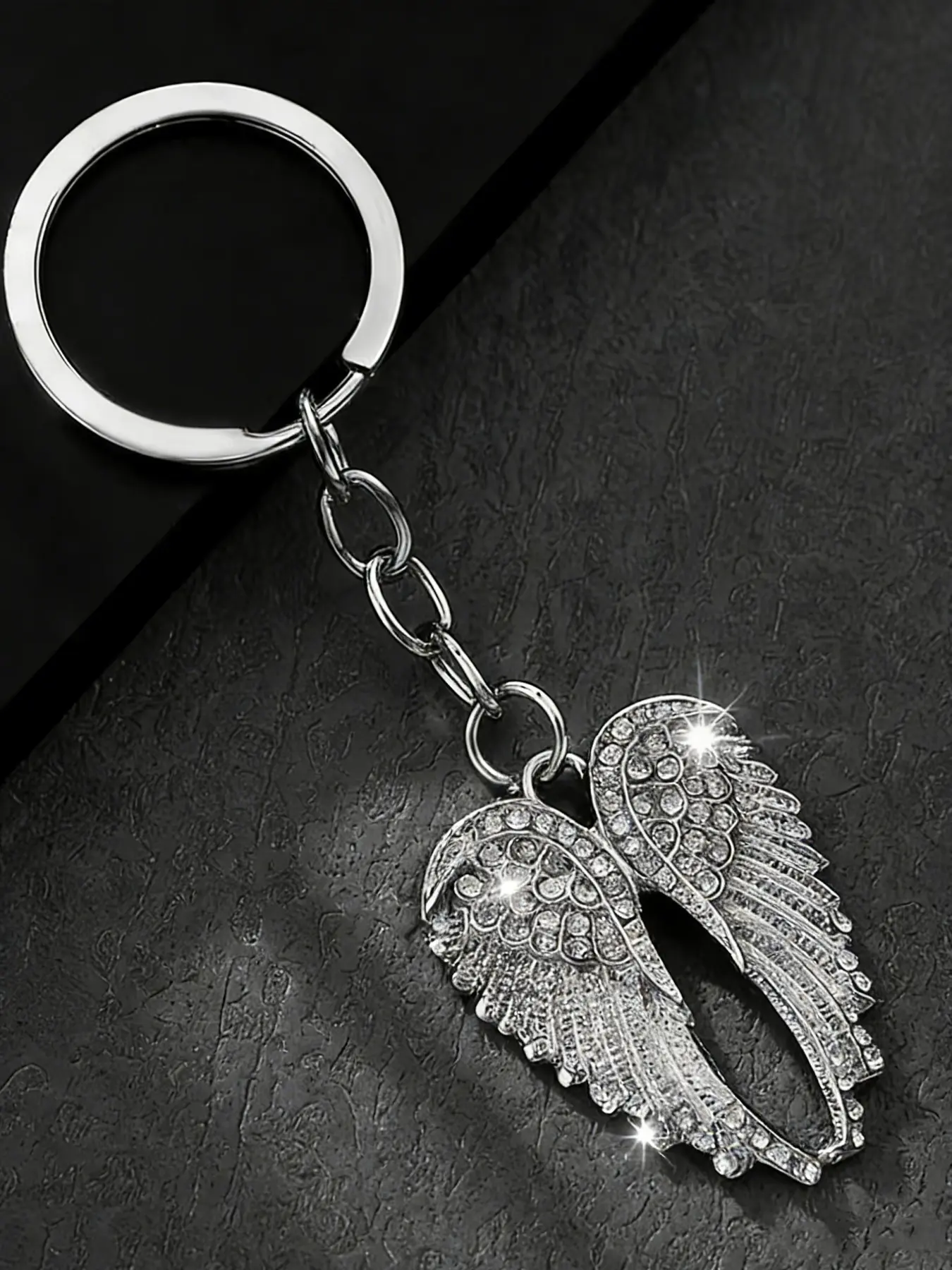 Vintage Distressed Angel Wing Keychain Pendant, A Light Luxury Style Metal Charm With Sparkling Textured Details, Can Be Used As A Key Holder Or Bag Accessory, Suitable For Daily Commuting, Or Gifting, Bling Bling Keychains, Keychain For Bags