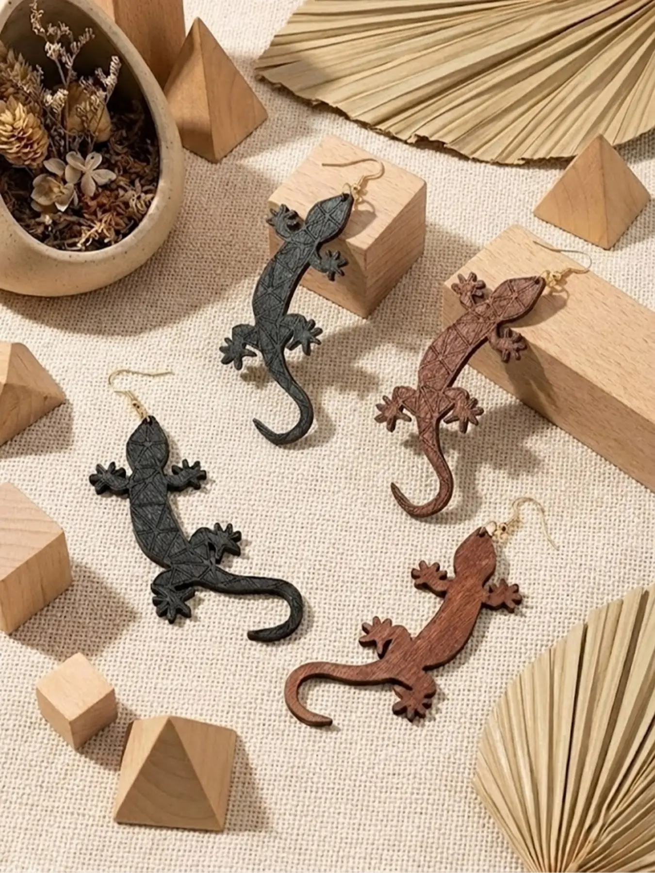 Women's Unique Earring Set, Unique Design Earrings, Creative Lizard Gecko Animal Carved Wood Dangling Earrings, Exaggerated Farm Punk Style, Suitable for Daily Wear