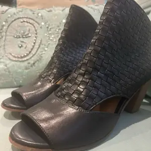 Patricia Nash Black Woven Peeped Toe Size 11 Booties retail $229