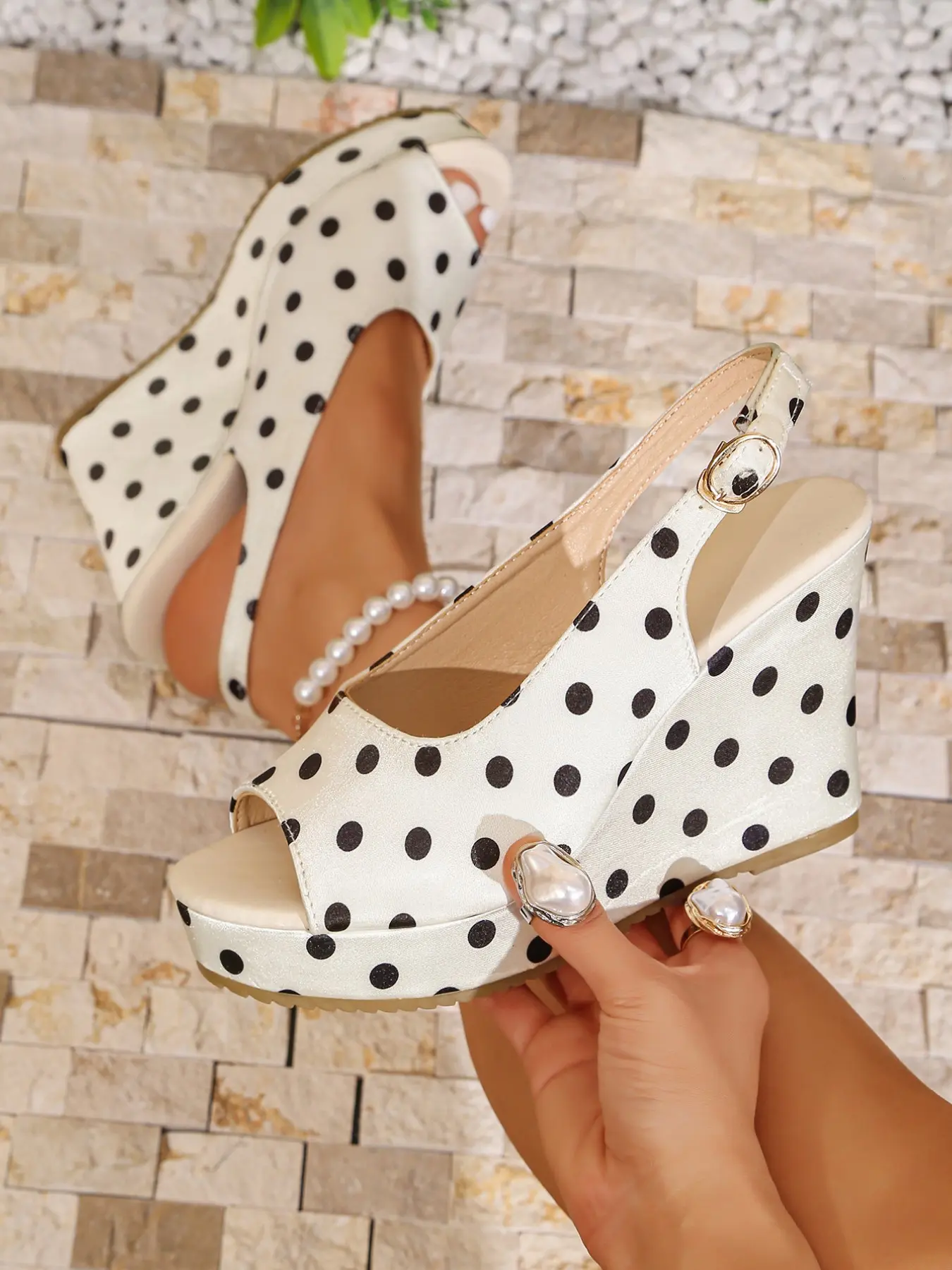Women's new wedge pointed-toe Heeled sandals, polka dot with buckle slip-on design, Fashionable Heeled Sandals, Wedge Heels, Buckle Wedges