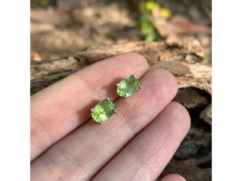 Peridot Olivine 925 Sterling Silver Stud Pierced Earrings For Women,Birthstone Stud Earrings,Green