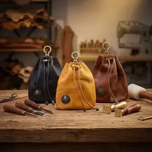 Leather coin storage bag, outdoor multifunctional hanging bag, with keychain, can hold paper currency, keys, access cards, etc