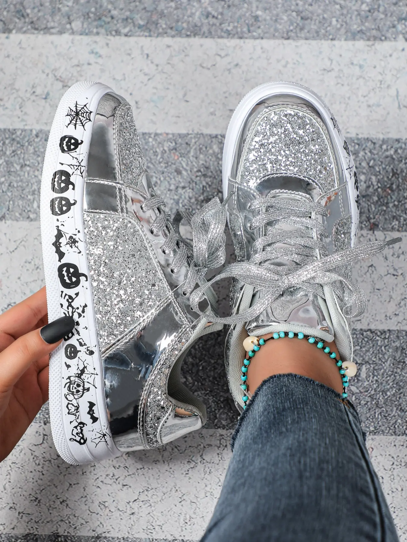 Women's Shiny Sequin Trick or Treat Halloween Elements Spider, Skull, Bat, Pumpkin Trend Skateboard Shoes, Lightweight Breathable Low Top Casual Trainer Sneakers, Suitable for Halloween Christmas Gifts, Black Friday Carnival, Party, Dance, Daily Outfit