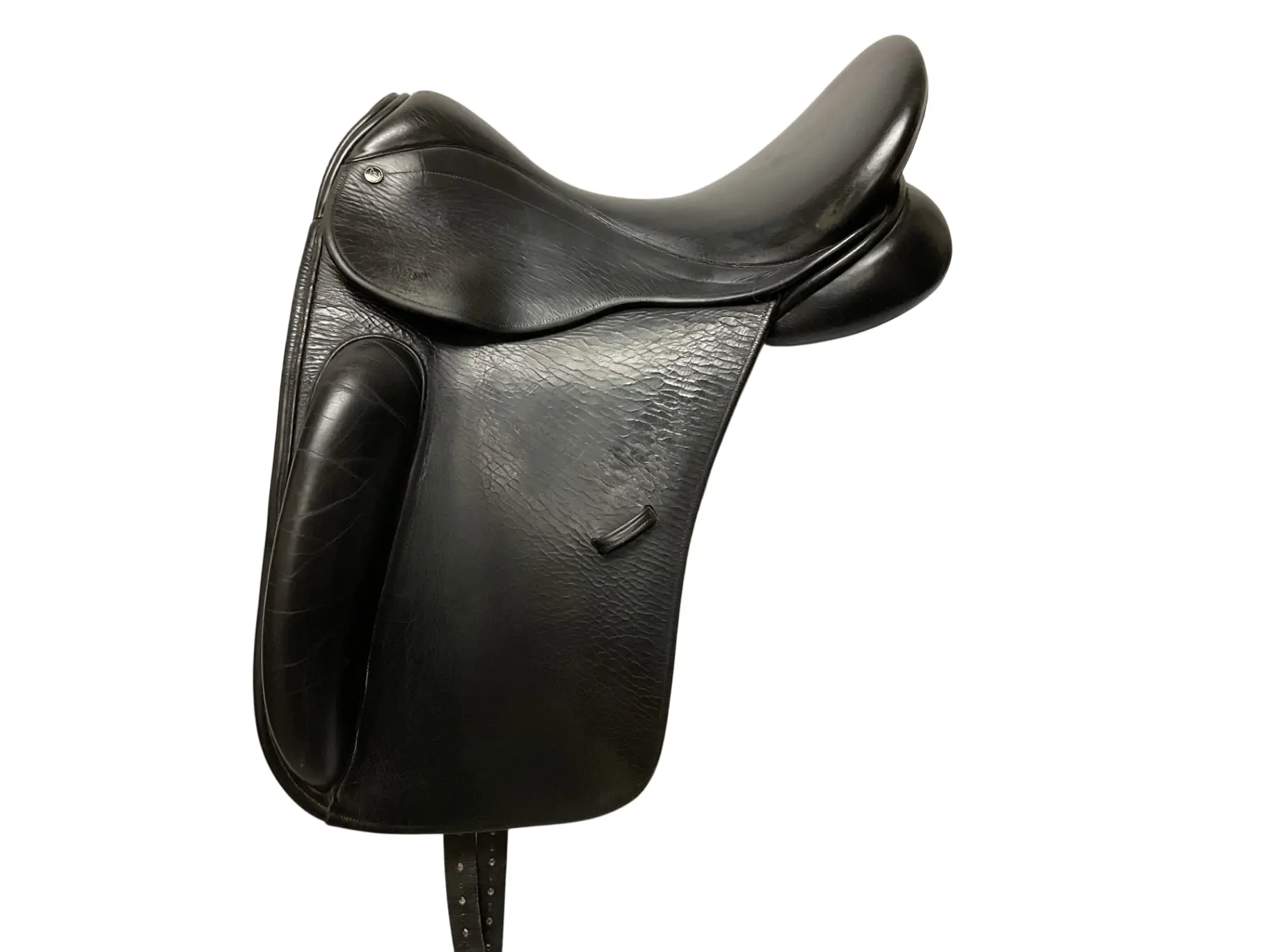 County Perfection Used Dressage Saddle, 17" Black Double Leather Tack, Narrow Fit, Flocked Panel, 2 1/2” Standard Depth Rear Gussets, Seat Size, Equestrian, Narrow Tree, Used Consign