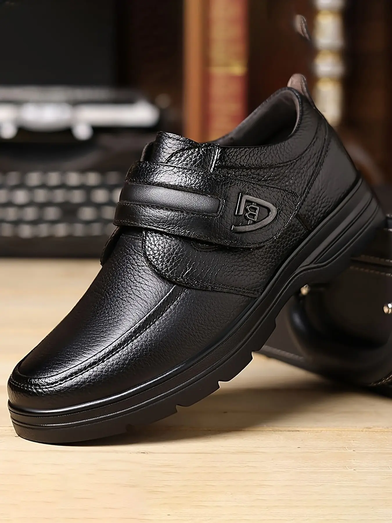 Business Casual Shoes, Daily Office Shoes, Office Work Shoe, PU Upper Material, PVC Sole, Solid Pattern, Less Than Ankle Height, All Seasons, Men's Footwear, Classic