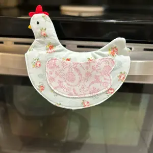 Chicken & Egg Potholder - Floral Design, Soft Material, Ideal for Kitchen Use