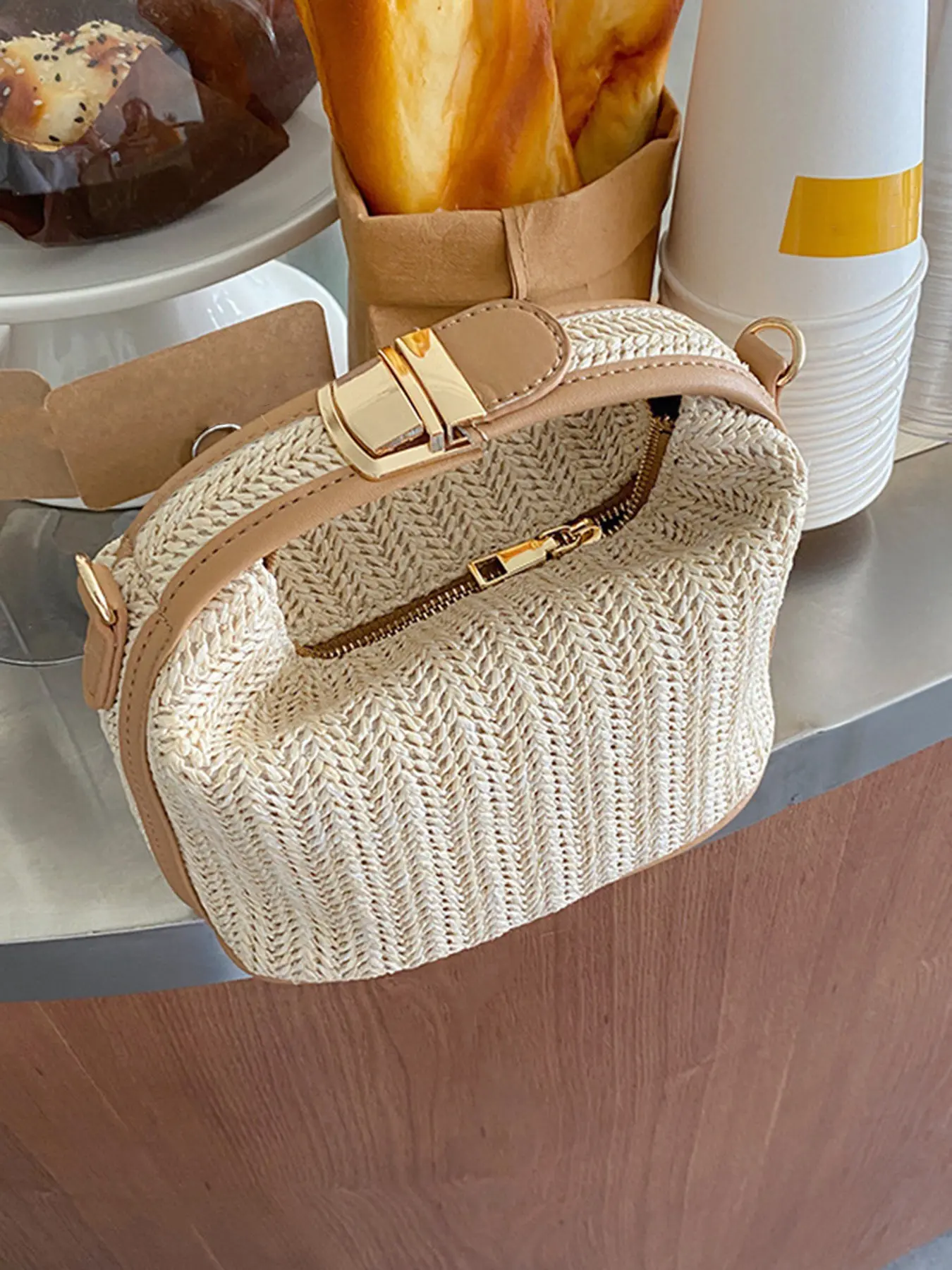Fashion simple leisure versatile shoulder bag, straw bag, casual handbag satchel, contrast lock design mini shoulder bag, Casual trendy purses, spring summer 2026 models suitable for daily commuting, shopping dating, Fashionable straw bag
