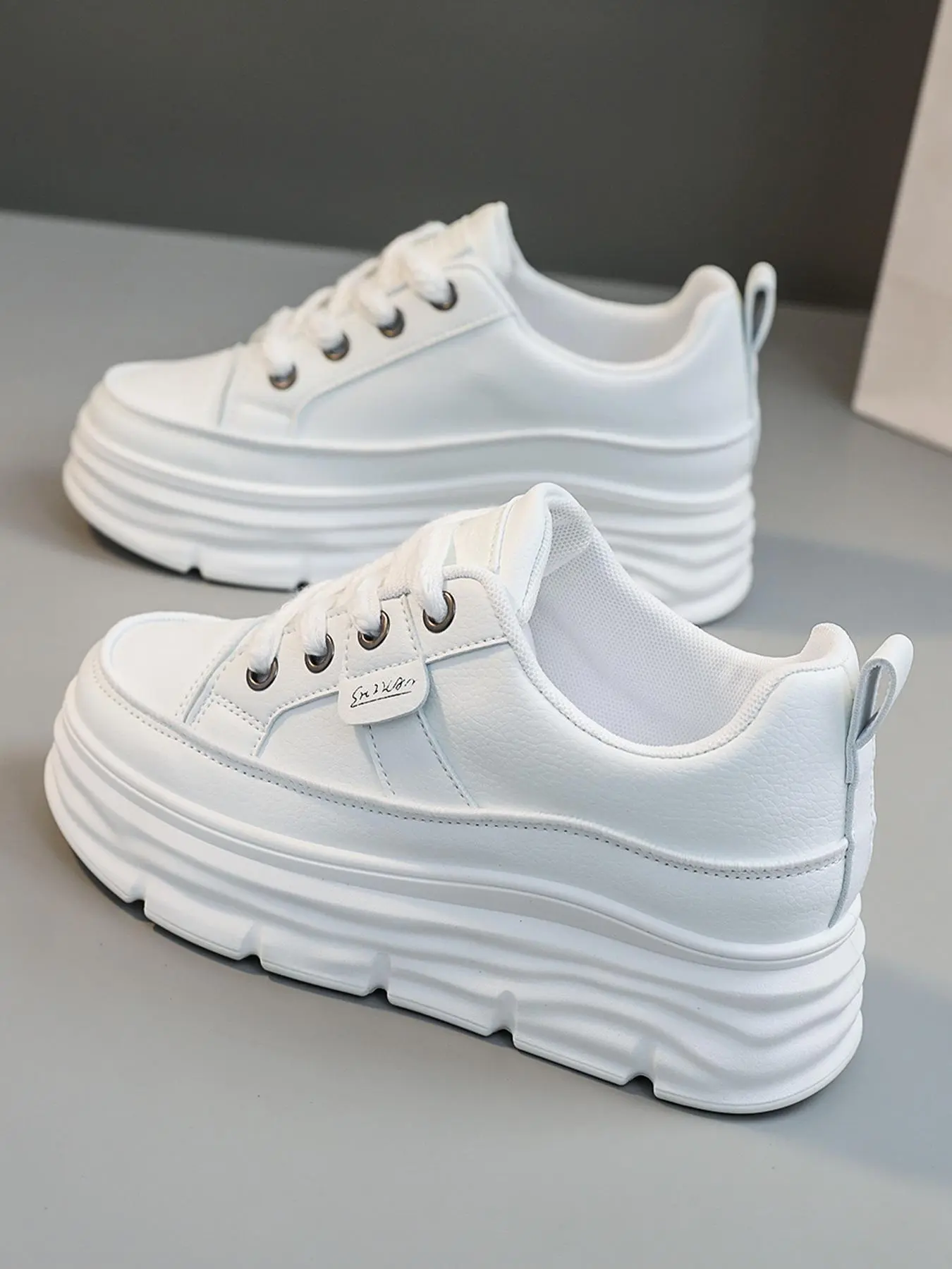 Women's Fashionable Lace Up Low Top Sneakers, Low Cut, Casual Lace Ups Comfortable Breathable Sports Training Shoes, Female All-match Round Toe Skate Shoes for Daily Wear, Casual Sporty Trainers, Casual Trainer Footwear, Closed