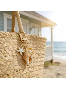 2-piece Exquisite Ocean-style Imitation Starfish and Shell Keychains, Fashion Bag Charms for Women, Holiday-style Keychains