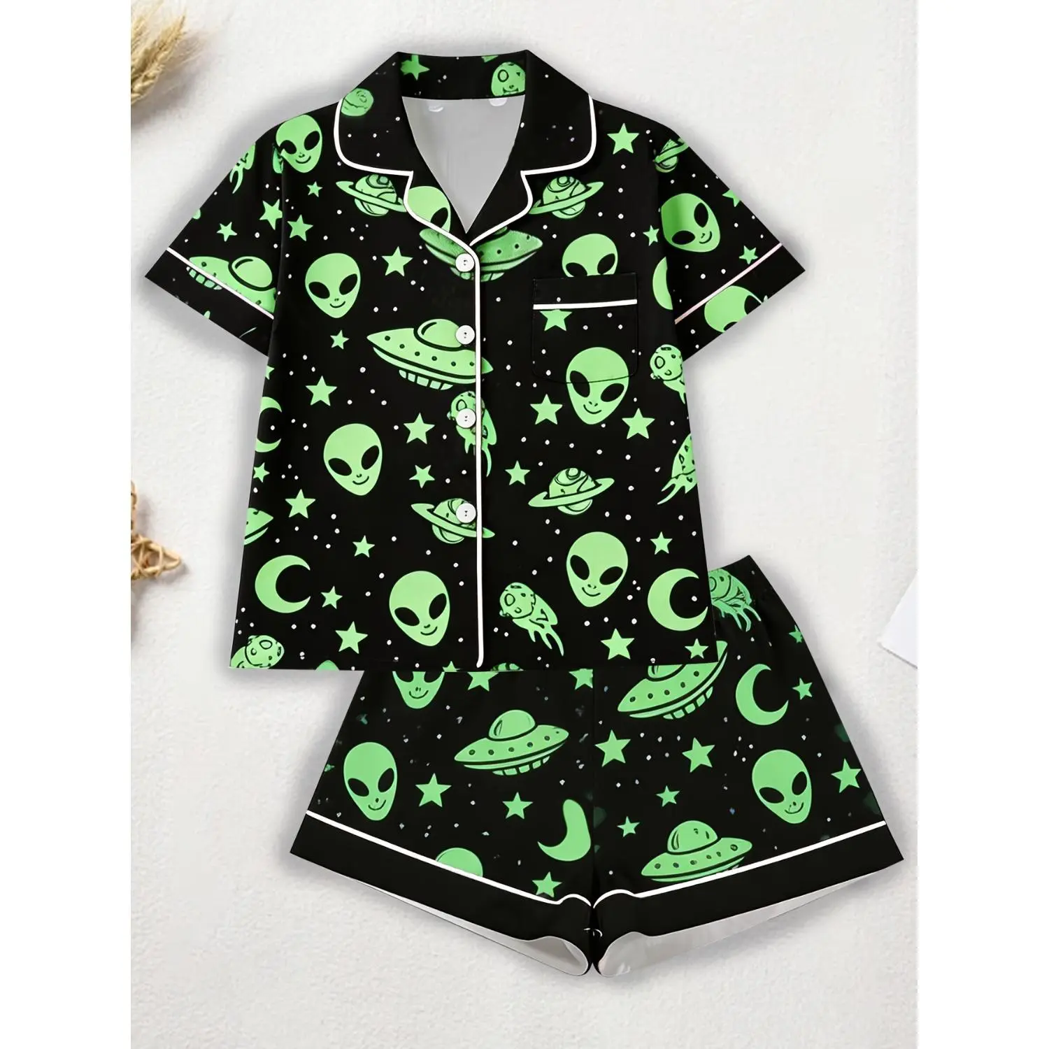 Women's 2-Piece Stretchy Breathable All-Seasons UFO Print Pyjamas Set - Shortsleeve Cardigan, Shorts for Loungewear or Outerwear