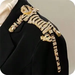 1 Piece Animal Tiger Luxurious Metal Brooch Suit Brooch Shawl Holiday Gift Zinc Alloy Rhinestone Vintage Tiger Brooch Heavy Inlay Full Diamond Brooch Light Luxury Fashion