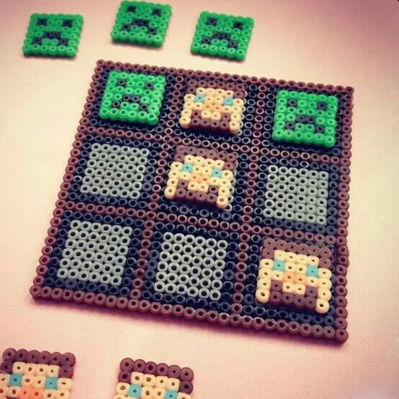 Minecraft Tik Tac Toe Board with Custom Pieces Featuring Creepers and Steve, Green and Brown Design, Interactive Gameplay