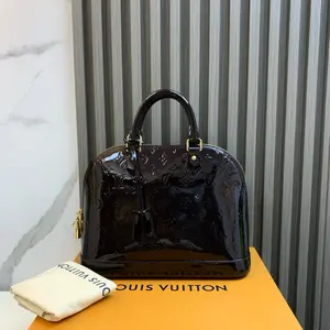 Pre-owned Louis Vuitton Patent Shoulder Bags 7.8'' R13969 Shoulder Bag C6849655211 1108 T1 Chloe