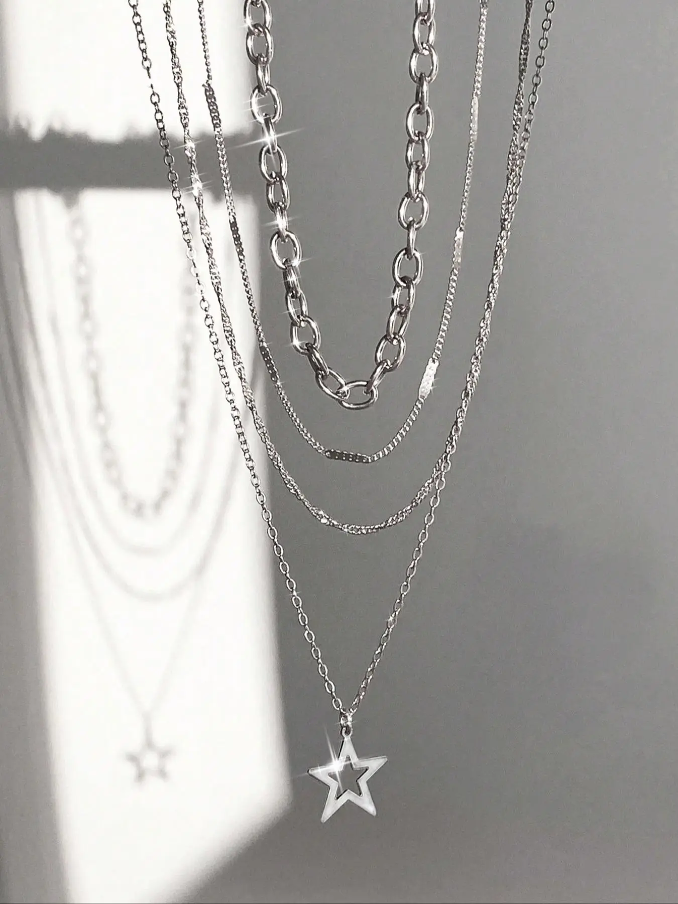 4-Piece Punk Style Star Pendant Alloy Necklace Set, Unique Layered Design, Ideal Gift for Punk Fashion Lovers, Modern Versatile Accessories, Streetwear Statement Jewelry