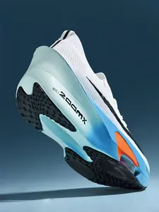 Men's Sports Running Shoes with Carbon Plate, Breathable Flyknit Upper, Elastic Strap, Comfortable and Stylish, Perfect for Sports, Sporty Running Shoes