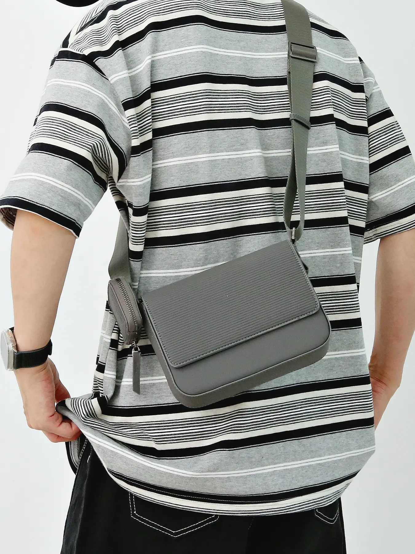 1pc Men's crossbody bag, solid color, Casual crossbody bag, single shoulder bag, Crossbody shoulder bags, flip cover, suitable for college students to travel, work, commute, shopping, Casual Fashion Bag