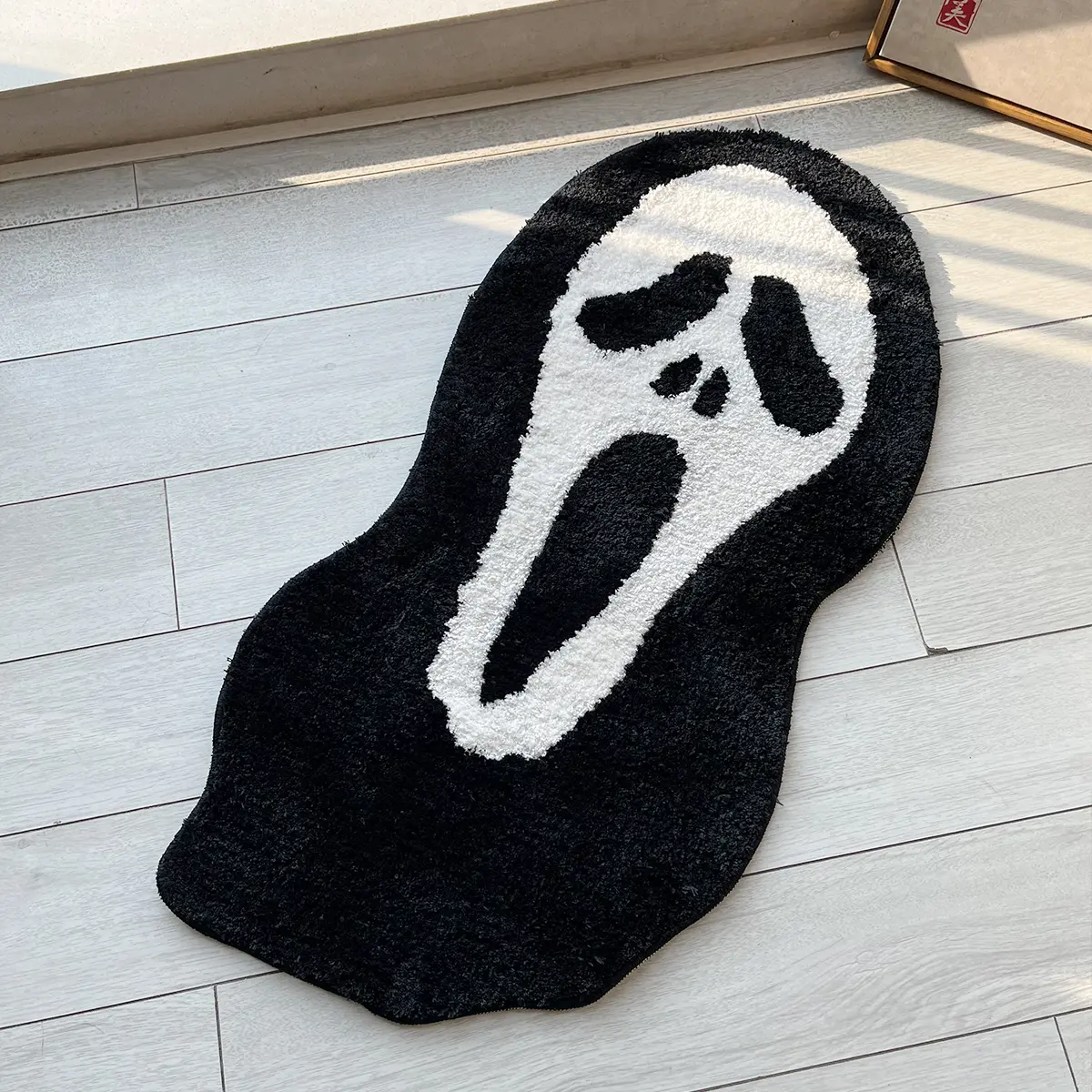 Halloween Scream Handmade Tufted Ghost Face Killer Themed Black and White Horror Home Decor Rug, Machine Washable Modern Indoor Decorative Floor Rug, Decorative Rug
